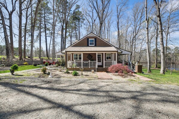 Blackstone Vacation Rental | 5BR | 3.5BA | 3,200 Sq Ft | 5 Steps to Enter