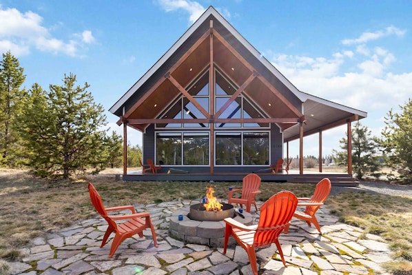 Gather by the fire pit and enjoy s'mores galore!