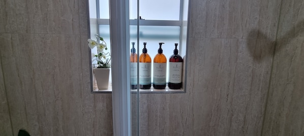 Bathroom amenities