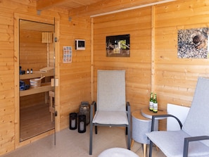 Vorraum Sauna mit Soundsystem, Verbindung über Bluetooth