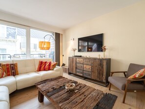 Möbel, Interior Design, Flooring, Holz, Holzboden, Fussboden, Wohnzimmer, Couch, Decke, Zimmer