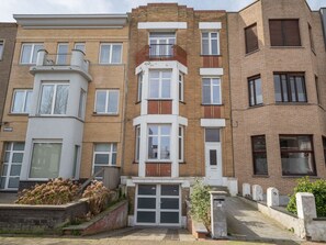 Building, Wall, Window, Apartment, Facade, Residential Area, Urban Design, Composite Material, Door, Condominium