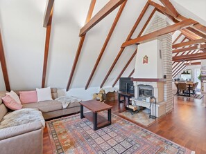 Möbel, Interior Design, Flooring, Holz, Decke, Fussboden, Zimmer, Wohnzimmer, Couch, Zuhause
