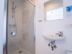 Armatur, Flooring, Fussboden, Interior Design, Badezimmer, Decke, Zimmer, Installation, Zapfhahn, Dusche