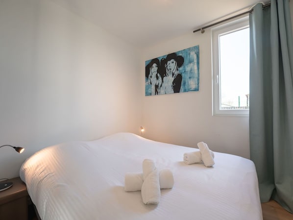 Schlafzimmer, Bett, Holz, Bettdecke, Bedding, Fussboden, Interior Design, Linens, Wohnung, Bettrahmen