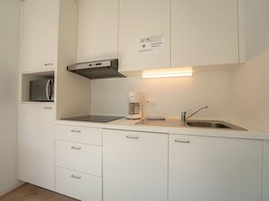 Interior Design, Countertop, Küche, Cabinetry, Flooring, Holz, Sinken, Spüle, Fussboden, Küchengerät