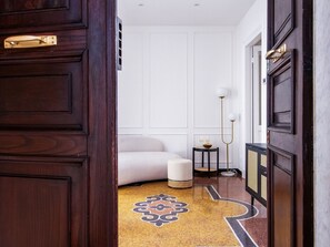 Wohngebiet, Wohnung, Zuhause, Menschliche Siedlung, Küsten Und Ozeanische Forms, Küste, Meer, Eigentumswohnung, Resort, Vorort