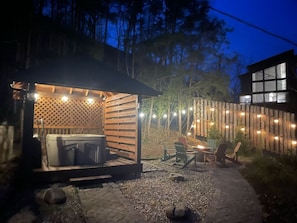 Outdoor spa tub