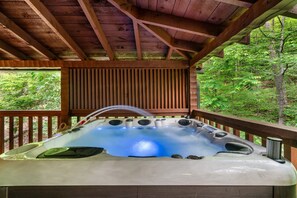 Hot tub at each cabin