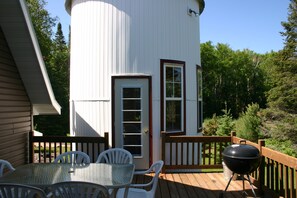 Deck and Hot Tub Inside the Silo - Deck and Hot Tub Inside the Silo