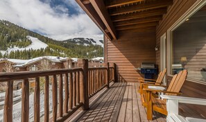 Balcony with Grill