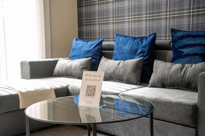 Living Room / Lounge