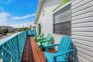 Balcony, Seating