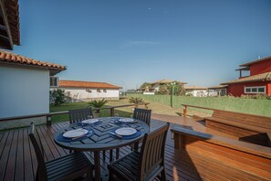 Seating area,Area and facilities