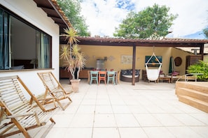 Seating area,Area and facilities