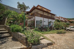 Facade / entrance