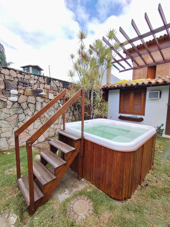 Bain à remous extérieur