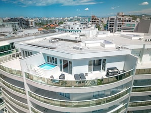 View(from property / room),Bird's eye view,Pool view,Landmark view