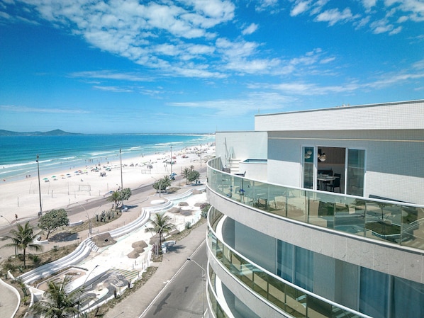 View(from property / room),Bird's eye view,Pool view,Sea view