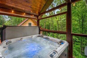 Outdoor spa tub