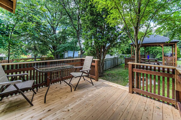 Outdoor dining