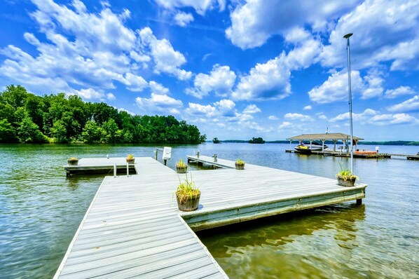 Private Pier Perfection – Stroll down to the water for morning coffee or a day of boating. Serene views of Lake Anna set the stage for tranquil lakeside living.