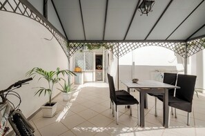 屋外ダイニングエリア
