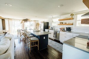 eat in kitchen with all amenities