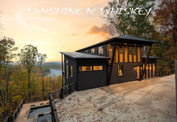 Welcome to Sunshine N' Whiskey where modern elegance meets laidback mountain vibes...