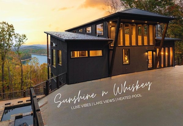 Welcome to Sunshine N' Whiskey where modern elegance meets laidback mountain vibes. Take a dip in the hot tub or heated pool while experiencing some of the best views Blue Ridge has to offer!