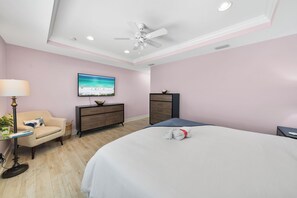 Lakeside Dream | King Master Bedroom | Pool & Lake View