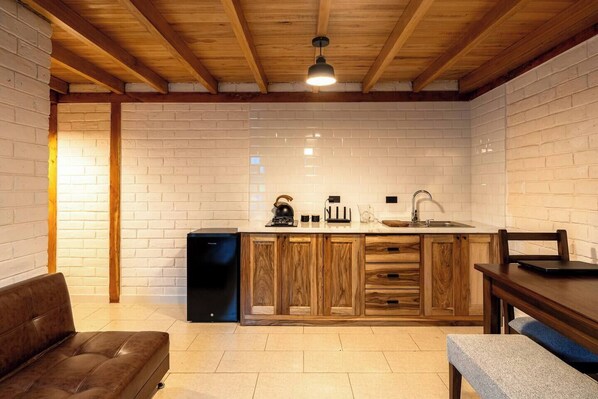 Open-plan living room and kitchen (1)