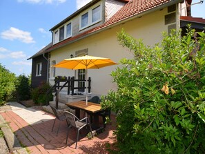 Stugans exteriör [sommar]