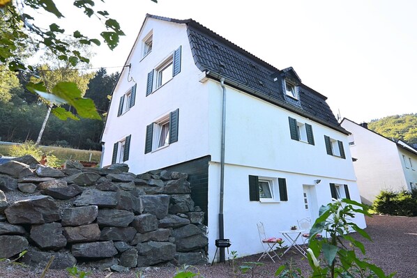 Außenseite Ferienhaus [Sommer]