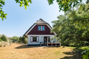 Außenseite Ferienhaus [Sommer]