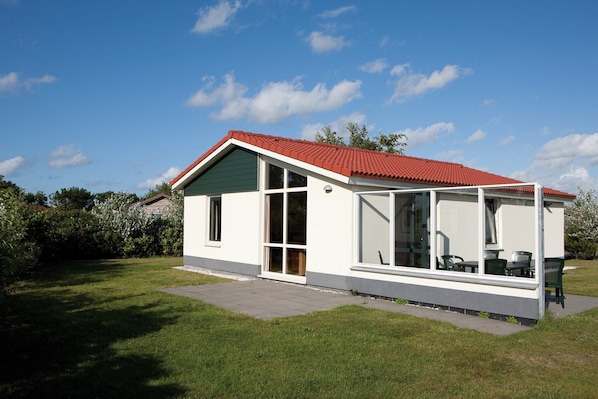 Stugans exteriör [sommar]