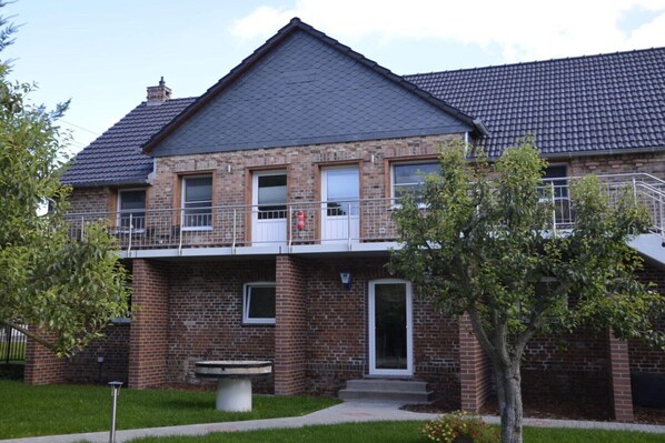 Außenseite Ferienhaus [Sommer]
