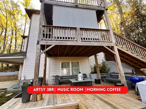 Stylish 3-Story Loft with 5 Decks & Music Room, Heart of Atlanta!