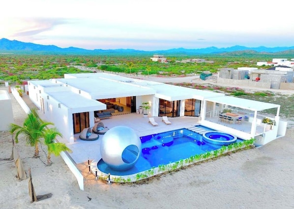 Stunning swimming pool
