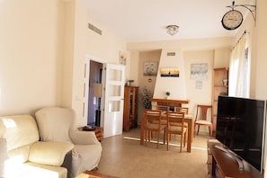Living room image 2