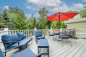 Large Deck For Meals, Laughing, and Catching Up
