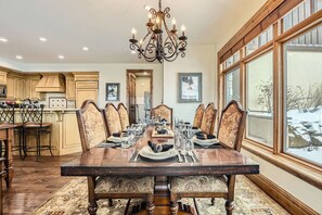Wonderful dining space for the group/family