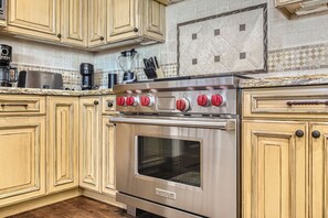 Fully Equipped Kitchen with High End Appliances