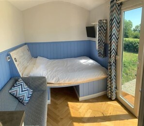 Double bed (1)