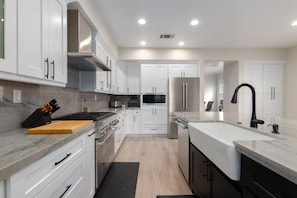 Farmhouse sink