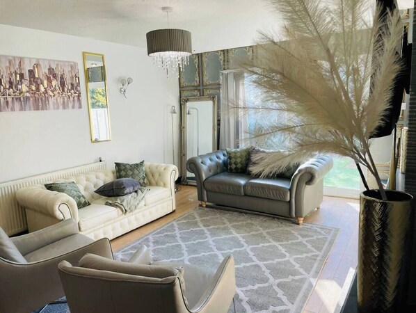 Living Room (1)