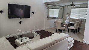 Entrance view (living rm)