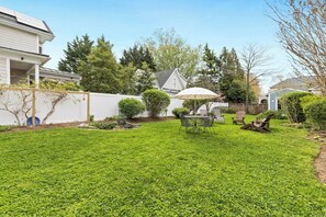 With organic gardens, fig and pawpaw trees, and small ponds, this backyard is a serene eco-friendly retreat.