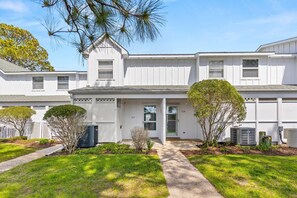Hummingbird 217 - 1 bedroom, 1.5 bath with space for 4 in Mallard Lakes community in Selbyville, DE