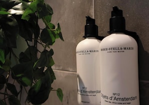 Badezimmerausstattung